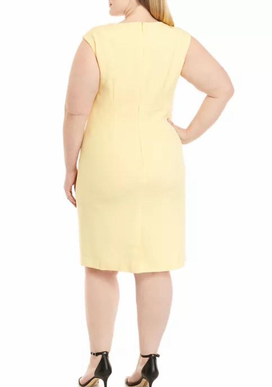 Women * | Wholesale Kasper Plus Size Sleeveless Split Neck Solid Crepe Sheath Dress Pale Yellow